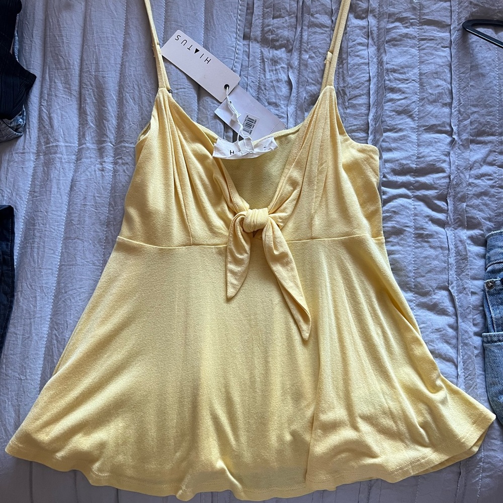 Large Nordstrom hiatus yellow tie front, flowy, tank top